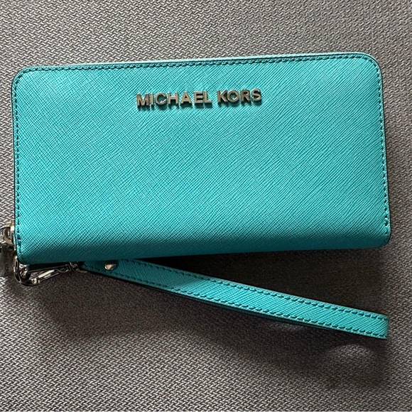 Micheal Kors Jet Set Wristlet - Picture 2 of 9